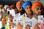 India voters in a line